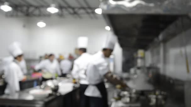 Hareket chefs restoran mutfağı — Stok video