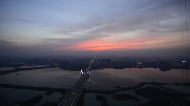 Нічний вид на міст і місто в Шанхай Чина — стокове відео