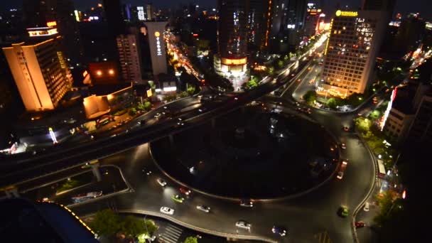 Νυχτερινή άποψη της γέφυρας και της πόλης στην Κίνα Shanghai — Αρχείο Βίντεο