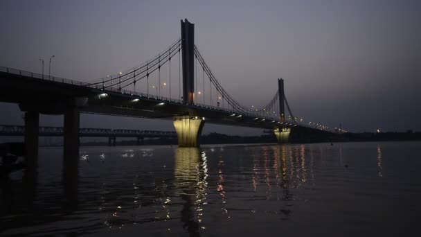 Nattutsikt över bron och staden i Shanghai Kina — Stockvideo