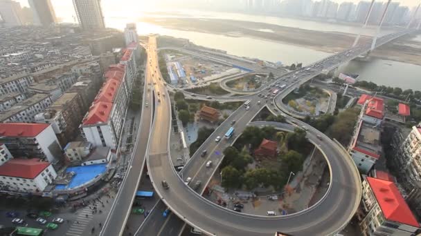 Nacht uitzicht op de brug en de stad in shanghai china — Stockvideo