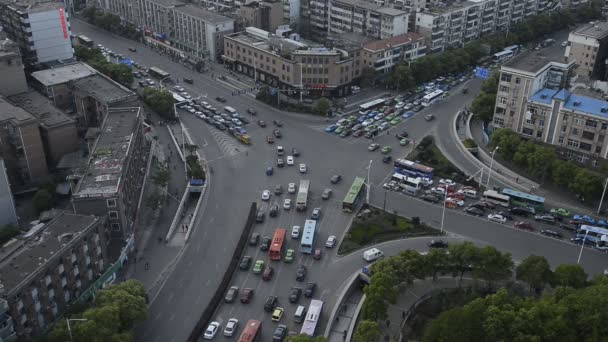 Yönäkymä sillalle ja kaupunkiin Shanghaissa Kiinassa — kuvapankkivideo