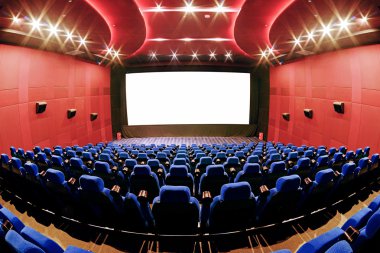 Kırmızı koltuk boş sinema salonu