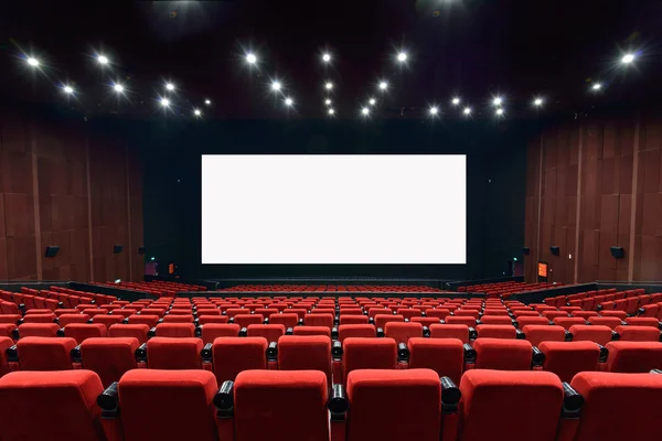 Cinema vuoto con posti a sedere rossi — Foto Stock