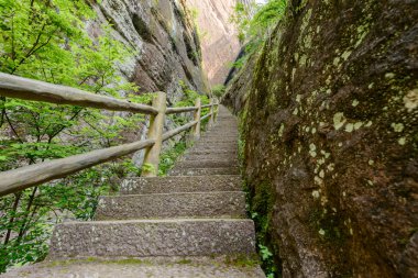 Köşk ile yürüyüş yolu