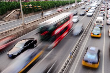 Otobanda bulanık hareketli arabalar