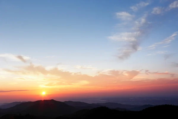 O céu. Nascer do sol — Fotografia de Stock