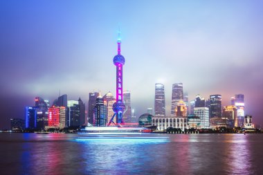 güzel gece karanlığında shanghai pudong manzarası