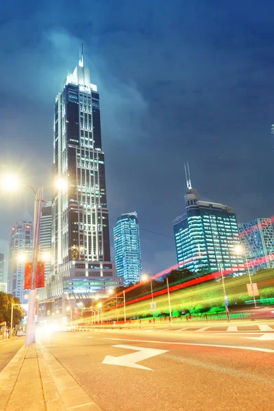 C modern binanın zemin üzerine açık yollar shanghai — Stok fotoğraf