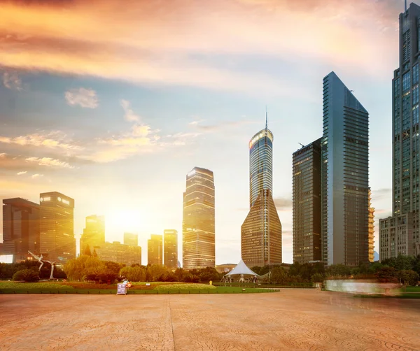 Elevados aumentos en la nueva banca Pudong de Shanghai y distribución de negocios —  Fotos de Stock