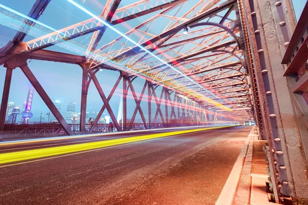 Semáforos nocturnos en el interior del puente Waibaidu de Shangai —  Fotos de Stock