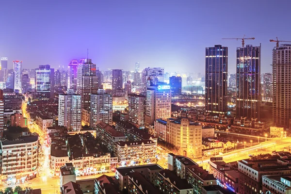 Moderne Stadt bei Sonnenaufgang, Shanghais Skyline — Stockfoto