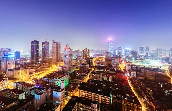 Moderne Stadt bei Sonnenaufgang, Shanghais Skyline — Stockfoto