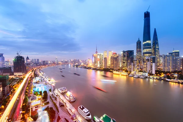 Moderne Stadt bei Sonnenaufgang, Shanghais Skyline — Stockfoto