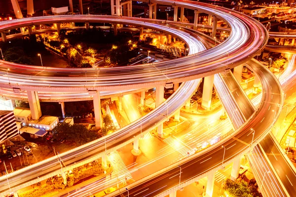 ışık yollar üzerinde Üstgeçit içinde closeup shanghai geceleri