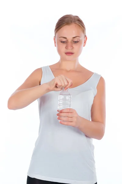Menina agradável segurando uma garrafa de água — Fotografia de Stock