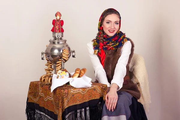 Smiling dreaming rural woman with bagels in shawl in New Year's Eve. — Stock Photo, Image