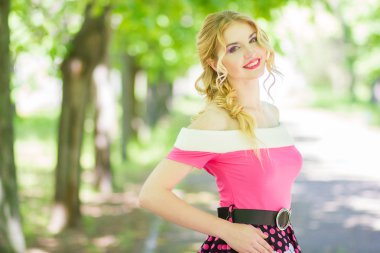 Çekici Genç Kadın