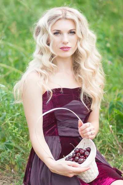 Woman with berries in basket — Stock Photo, Image