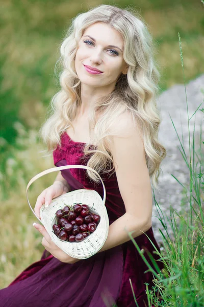 Woman with berries in basket — Stock Photo, Image