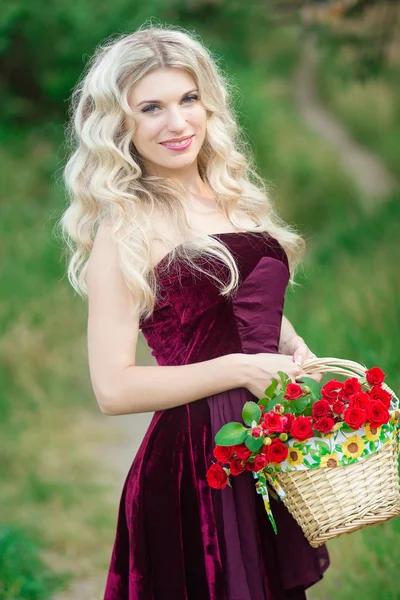 Mulher com cabelo encaracolado — Fotografia de Stock