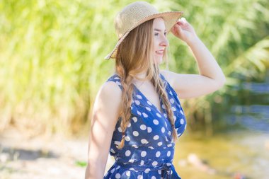 Güzel, mutlu kadın.