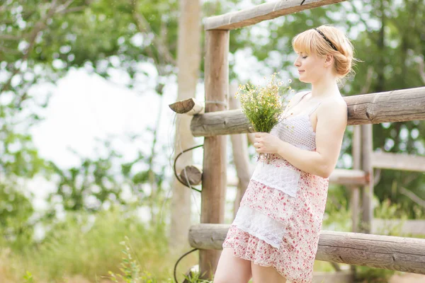 Porträt einer jungen Frau — Stockfoto