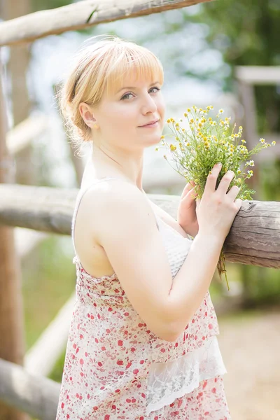 Retrato de mulher jovem — Fotografia de Stock