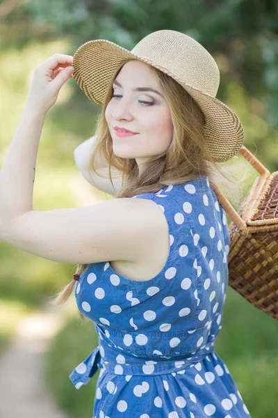 Mulher feliz bonita — Fotografia de Stock