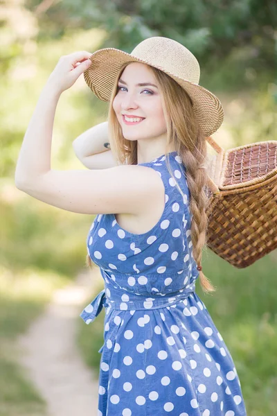 Mulher feliz bonita — Fotografia de Stock