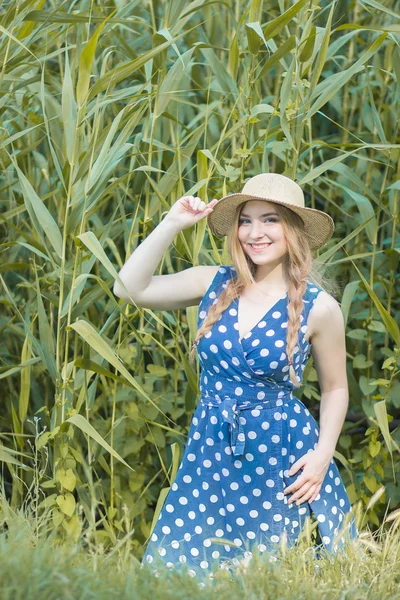 Mulher feliz bonita — Fotografia de Stock