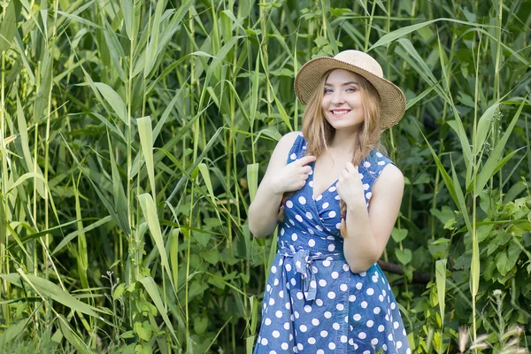 Mulher feliz bonita — Fotografia de Stock