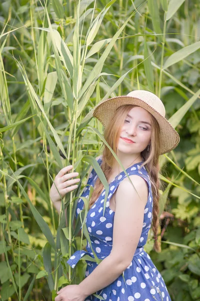 Hermosa mujer feliz —  Fotos de Stock