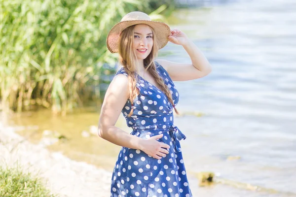 Mulher feliz bonita — Fotografia de Stock