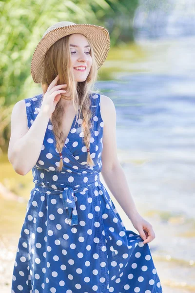 Mulher feliz bonita — Fotografia de Stock