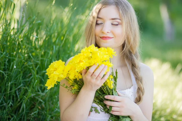 Closeup portrait of cute young woman — Stock Photo, Image