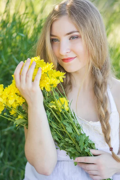 Closeup portrait of cute young woman — Stock Photo, Image