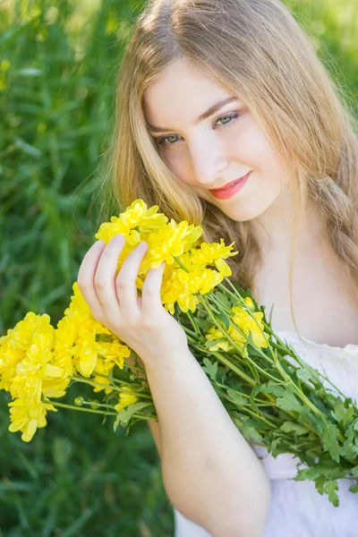Closeup portrait of cute young woman — Stock Photo, Image