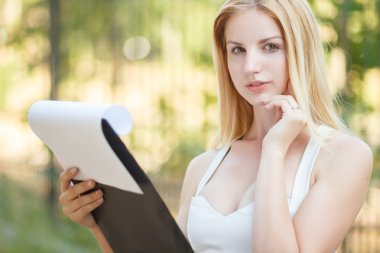 Güzel öğrenci veya işkadını portresi