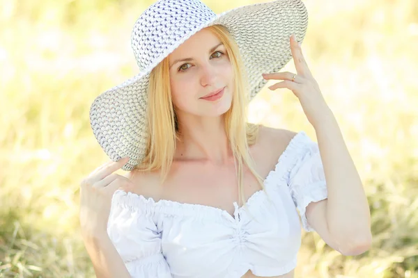 Outdoor summer colorful portrait — Stock Photo, Image