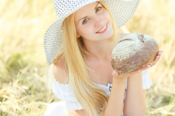 Retrato de mujer hermosa joven — Foto de Stock