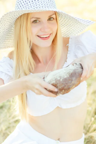 Retrato de mujer hermosa joven — Foto de Stock