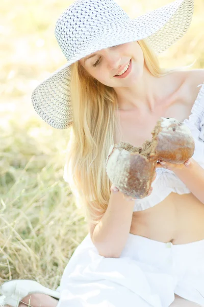 Retrato de mujer hermosa joven — Foto de Stock