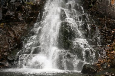 Güzel manzara - dökülen sular.