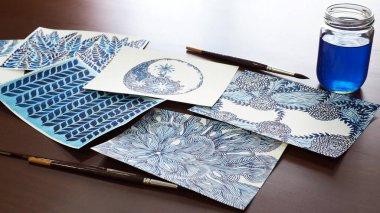 suluboya resim sanatı soyut mavi üst görünüm resim stüdyo atölyesi sanatçısı seçilmiş odak