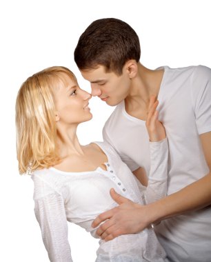 Genç çift stüdyoda poz