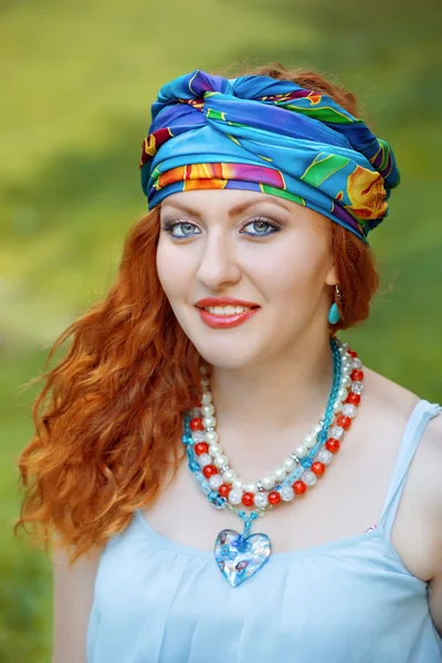 Girl wearing a turban and a stylized ethnic costum — Stock Photo, Image