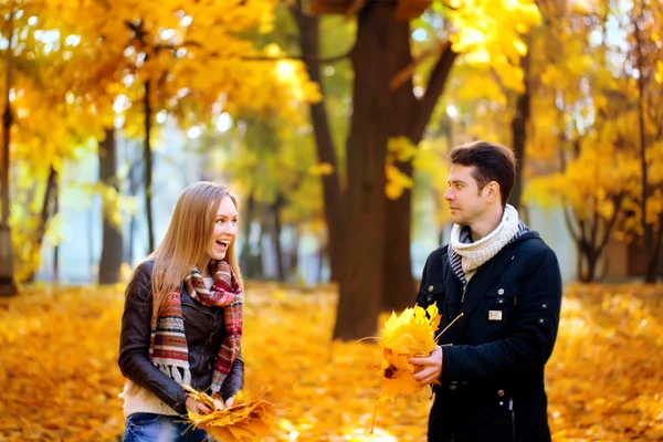 Couple of lovers have fun in the park — Stock Photo, Image