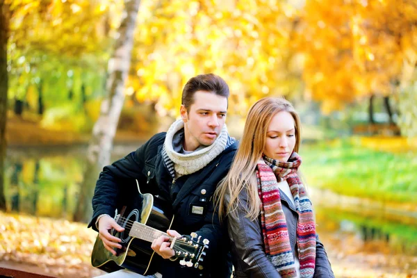 Couple of lovers have fun in the park — Stock Photo, Image