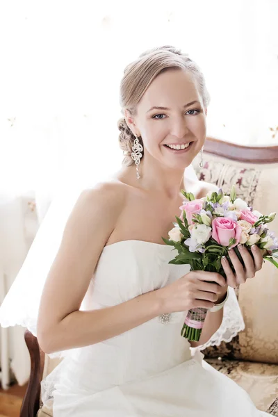 Bride and groom and wedding time — Stock Photo, Image